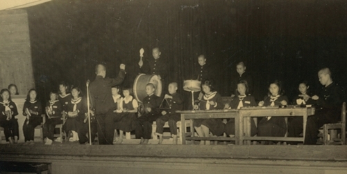 昭和27(1952)年秋に開かれた学芸会の様子