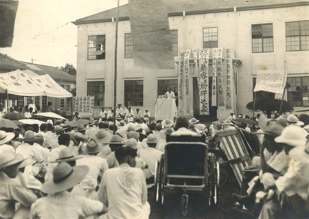 昭和28(1953)年5月に開かれた政府提出の「らい予防法」案に対する入所者の抗議集会